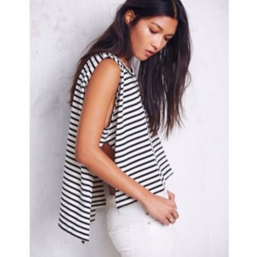 👚 SOLD 👚 Free people high low striped muscle tank